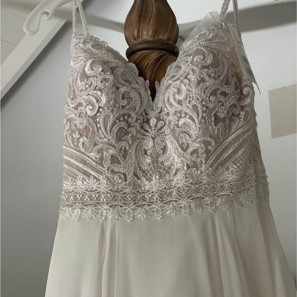 Maggie Sottero Ivory - Picture 3 of 7
